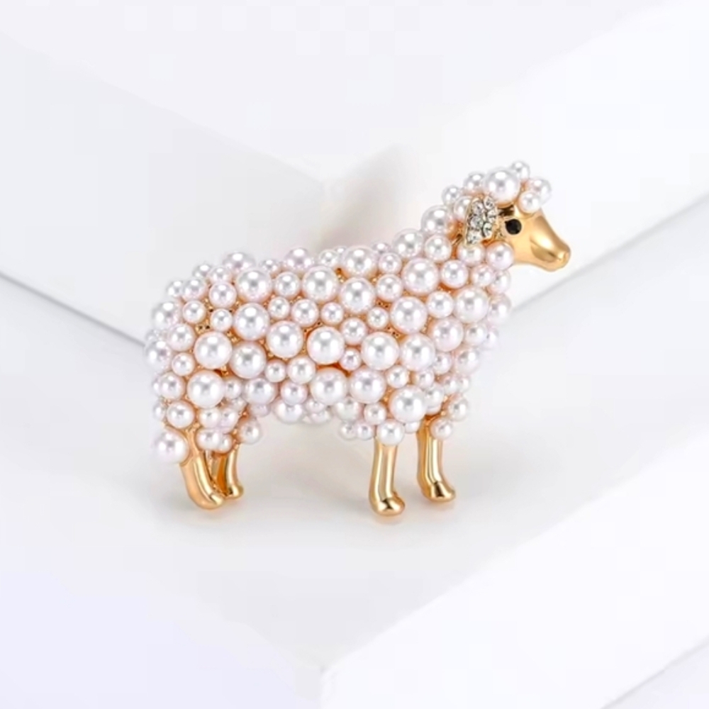 Sheep pin; gold and faux white pearl; NWOT